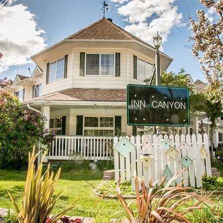 Inn On Canyon Radium Hot Springs Esterno foto