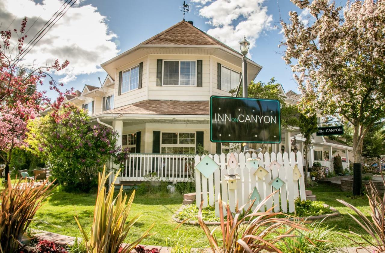 Inn On Canyon Radium Hot Springs Esterno foto